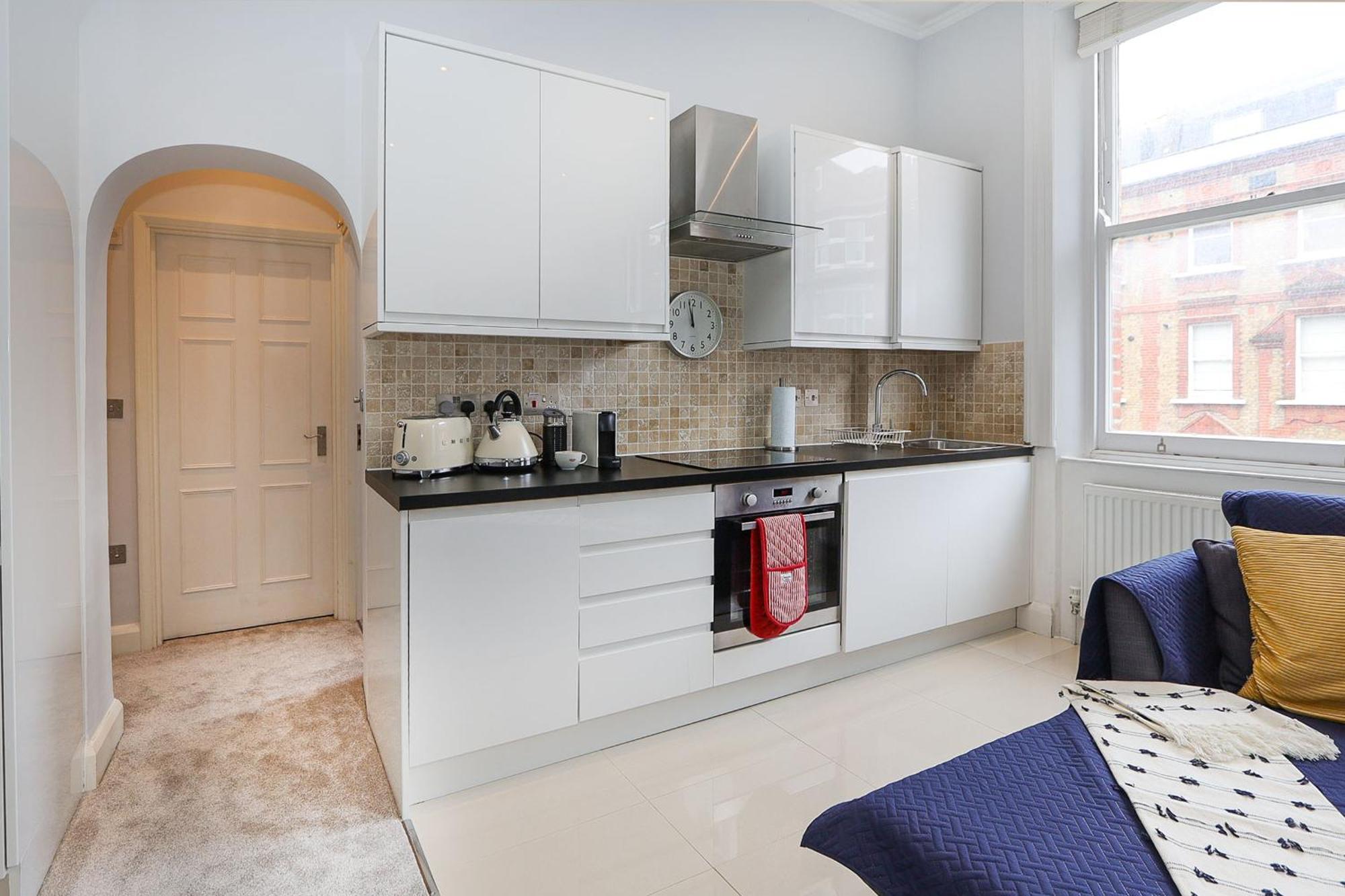 Cosy Kensington Flat, 2 Min To Tube