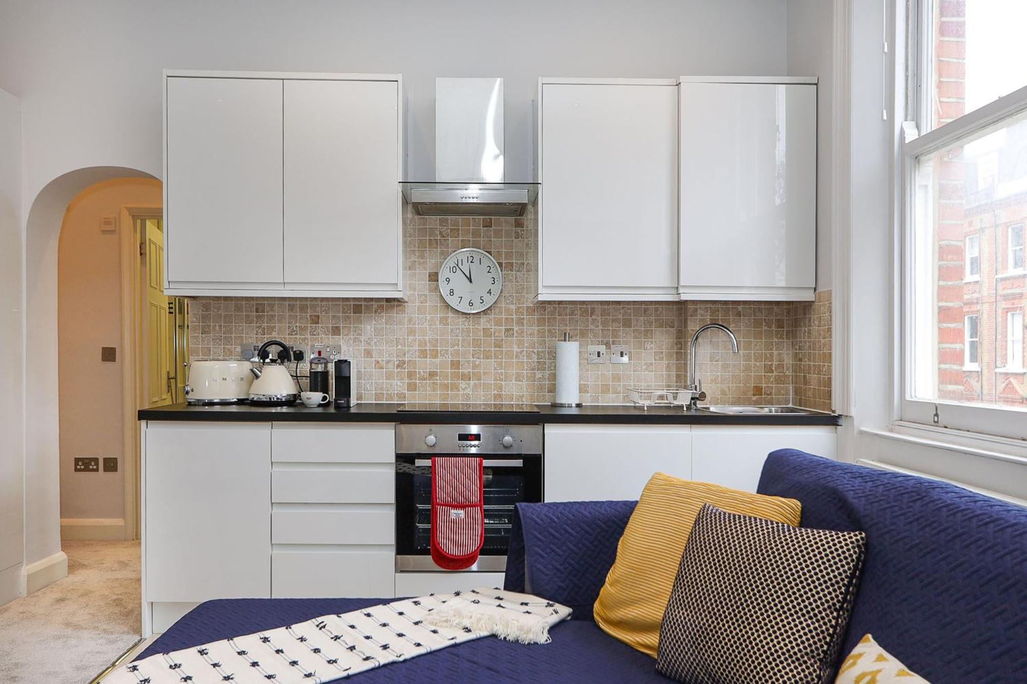 Cosy Kensington Flat, 2 Min To Tube Apartment