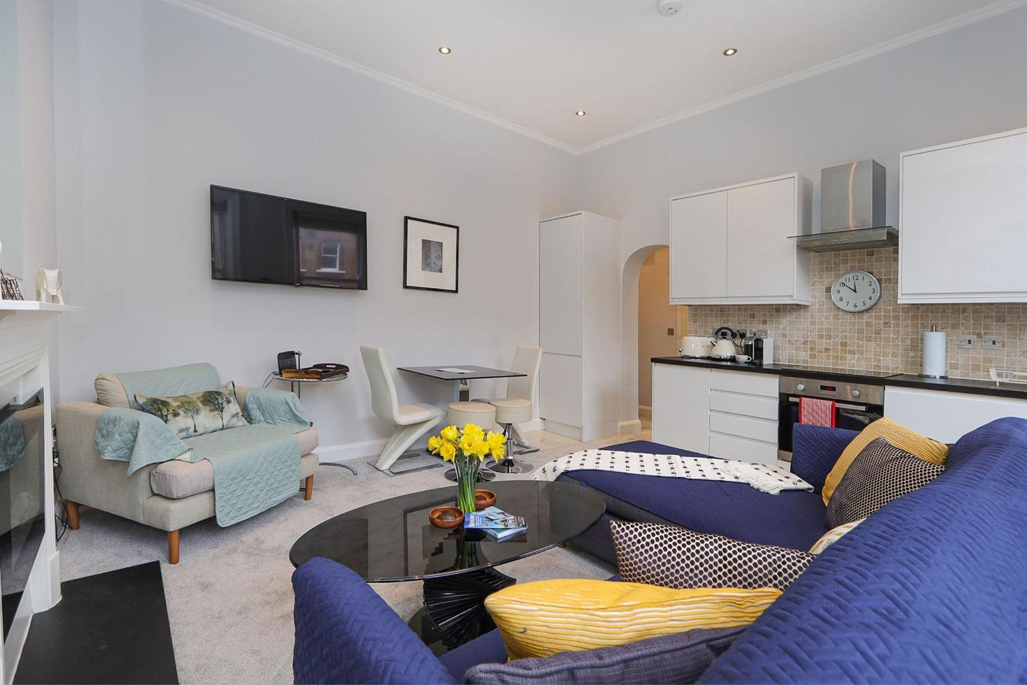 Cosy Kensington Flat, 2 Min To Tube *