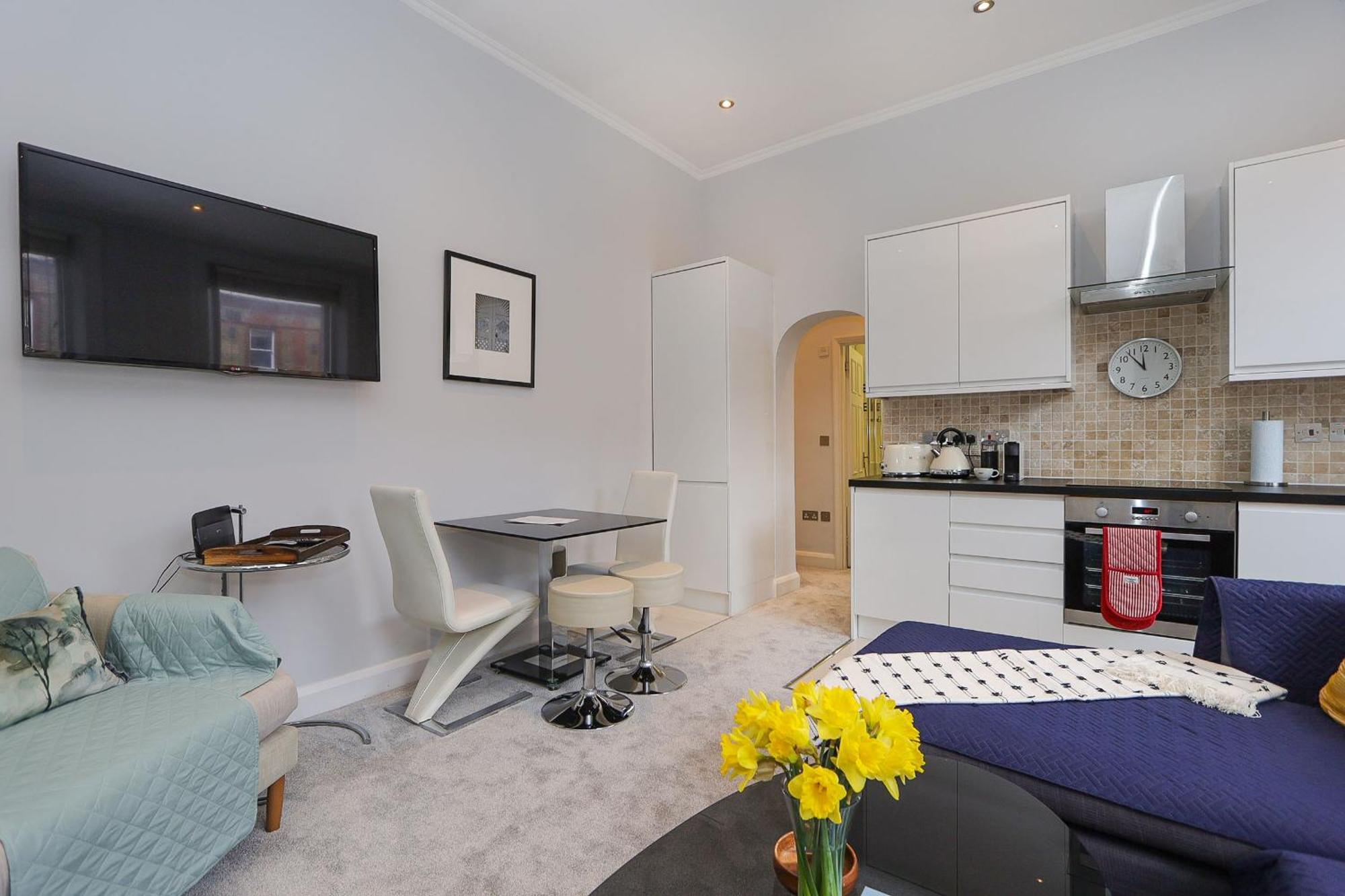 Cosy Kensington Flat, 2 Min To Tube * London