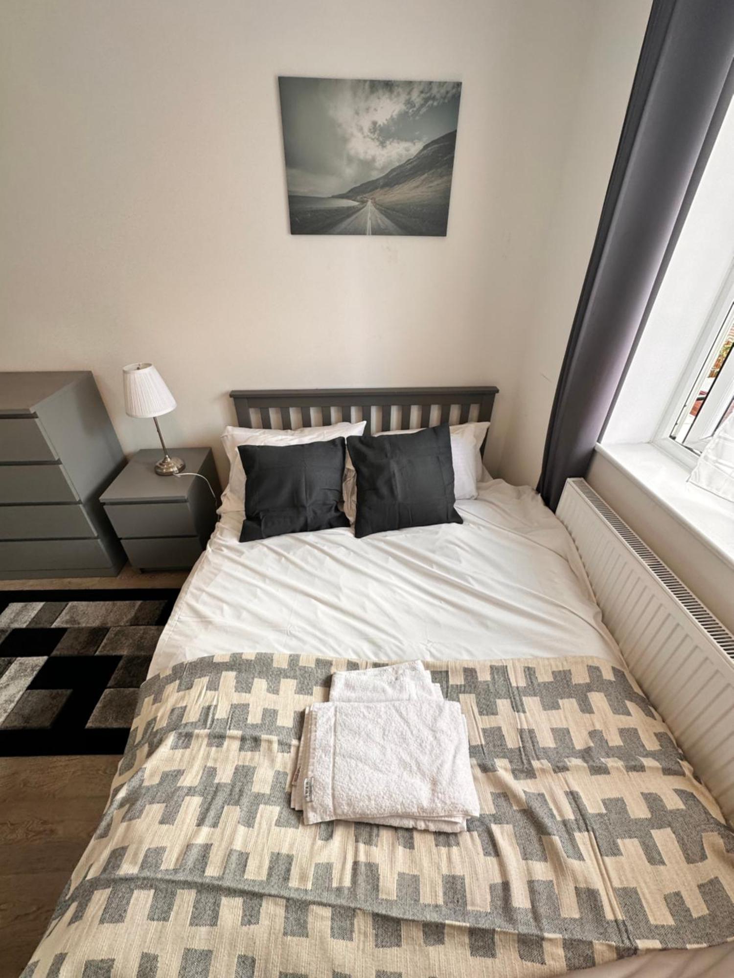 Guest house Double And Single In Bromley By Bow London