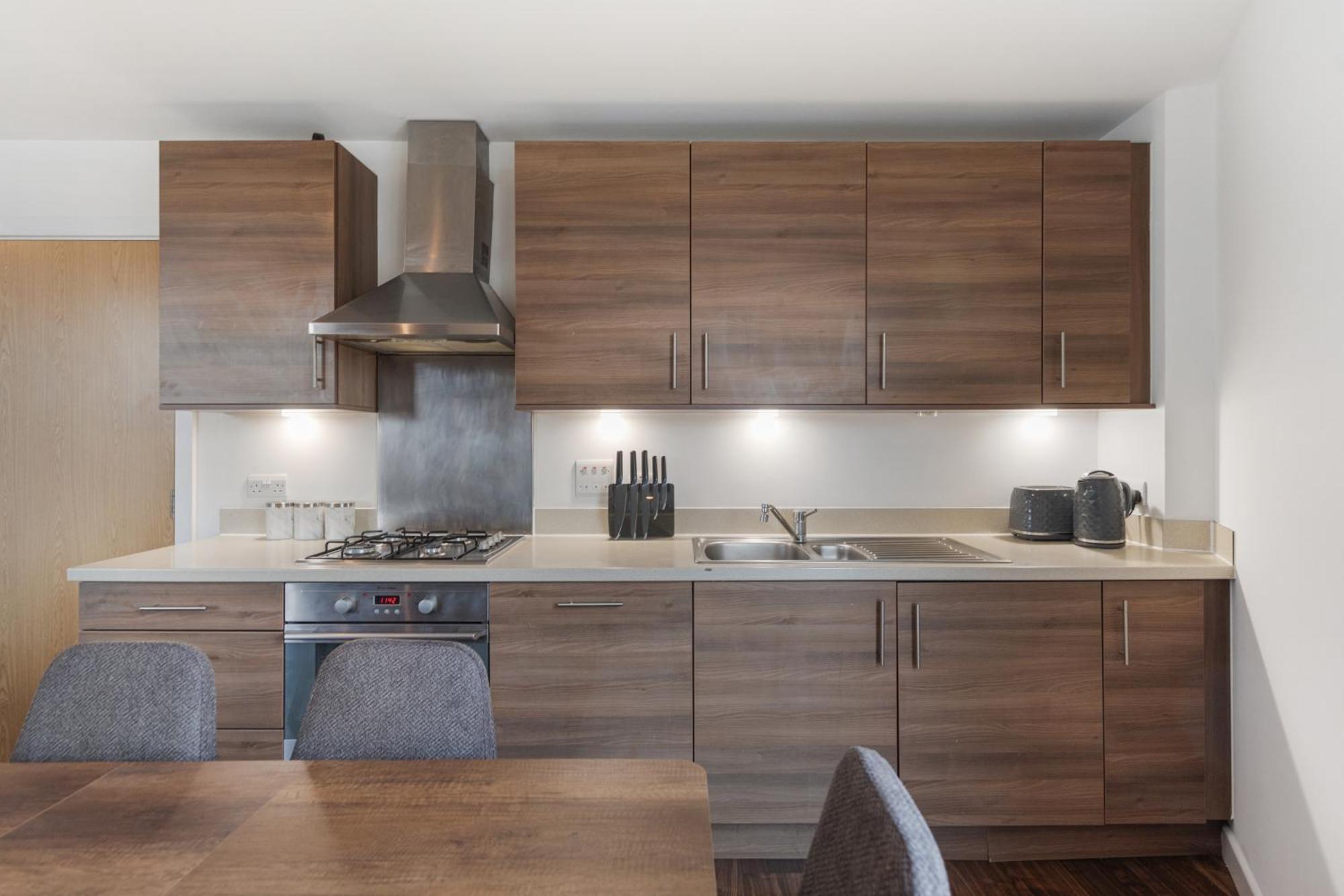 Modern & Spacious 3 Bed With Free Parking & Lift In Shoreditch, Next To Station Apartment *