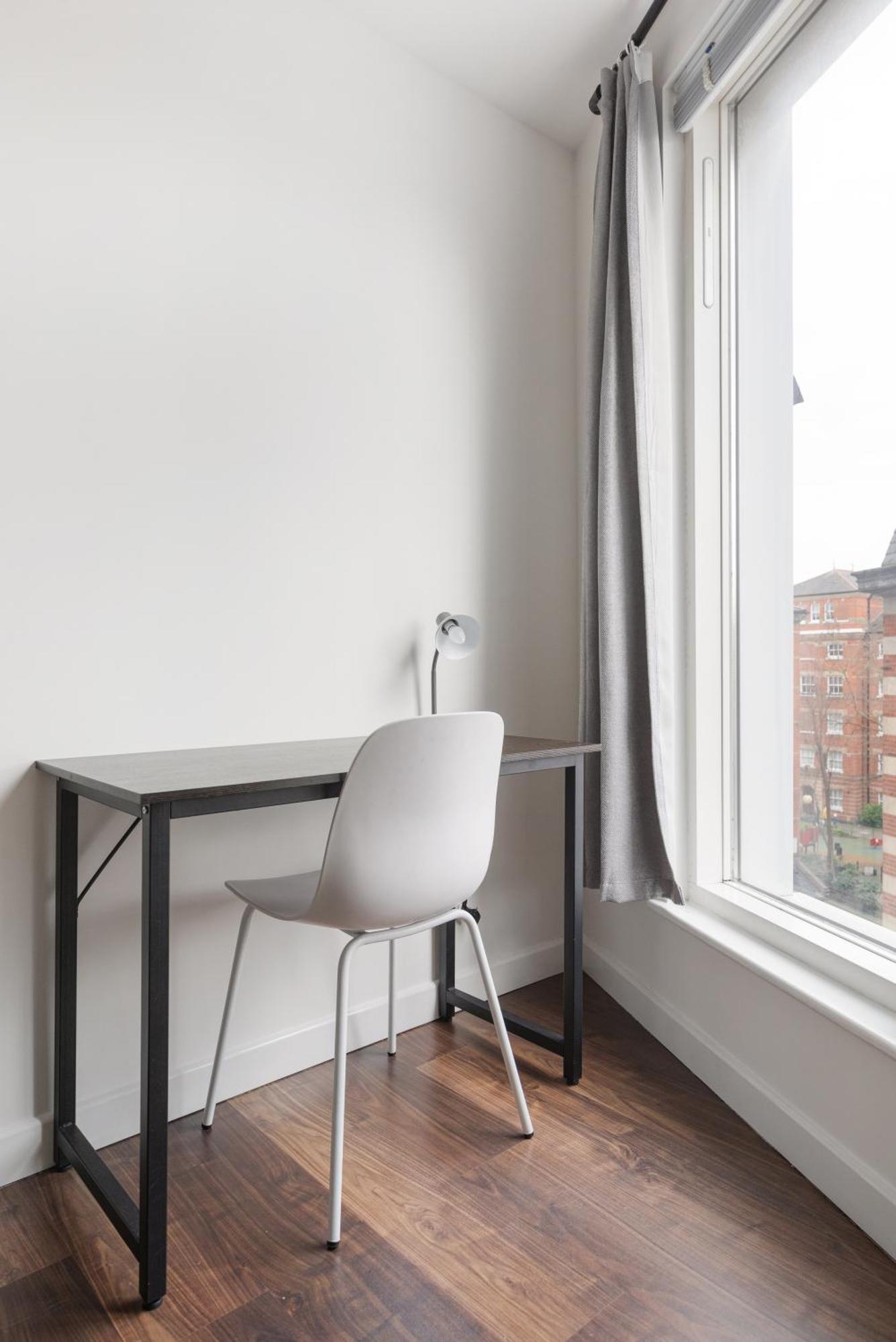 Modern & Spacious 3 Bed With Free Parking & Lift In Shoreditch, Next To Station