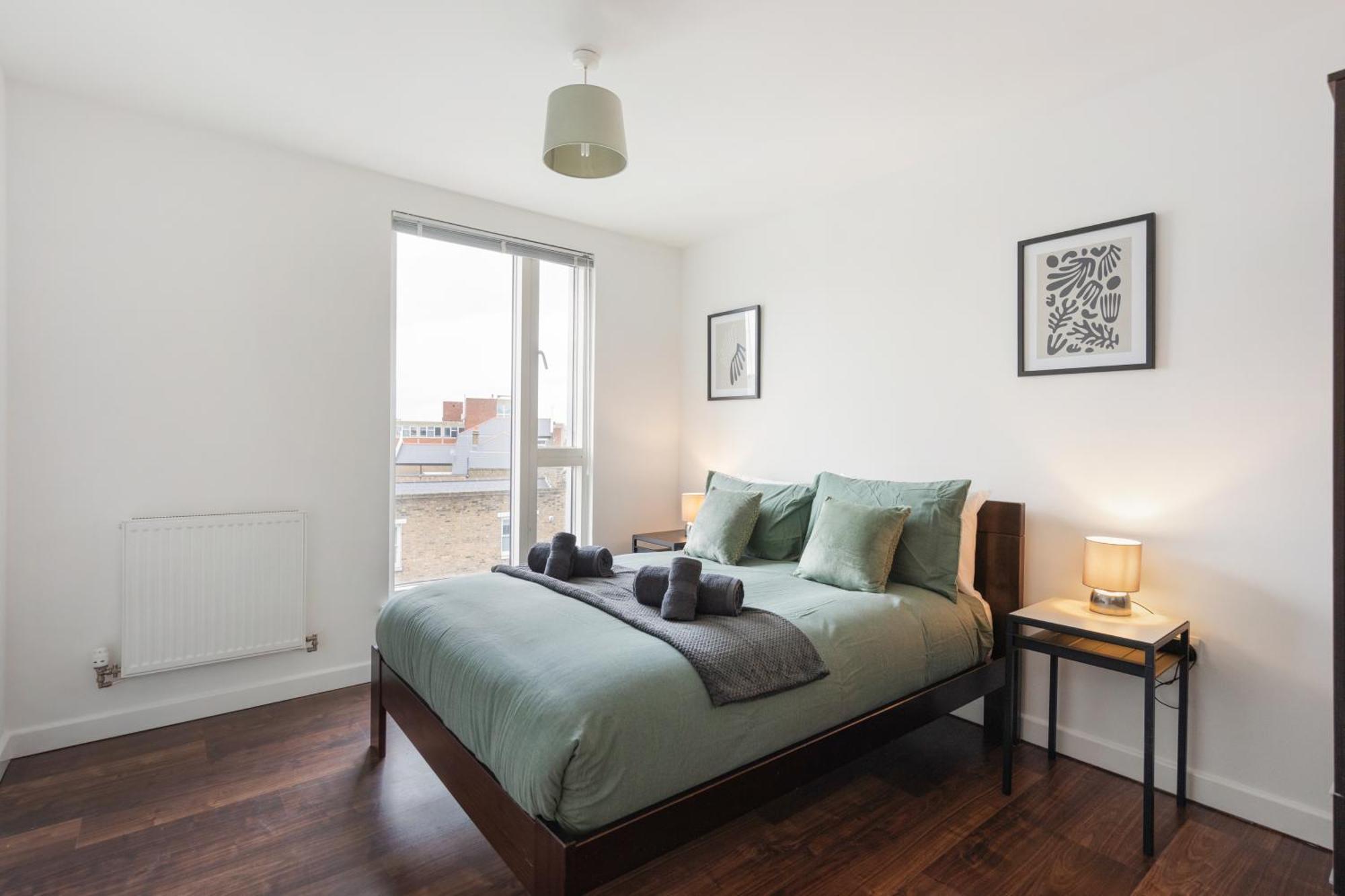Modern & Spacious 3 Bed With Free Parking & Lift In Shoreditch, Next To Station London