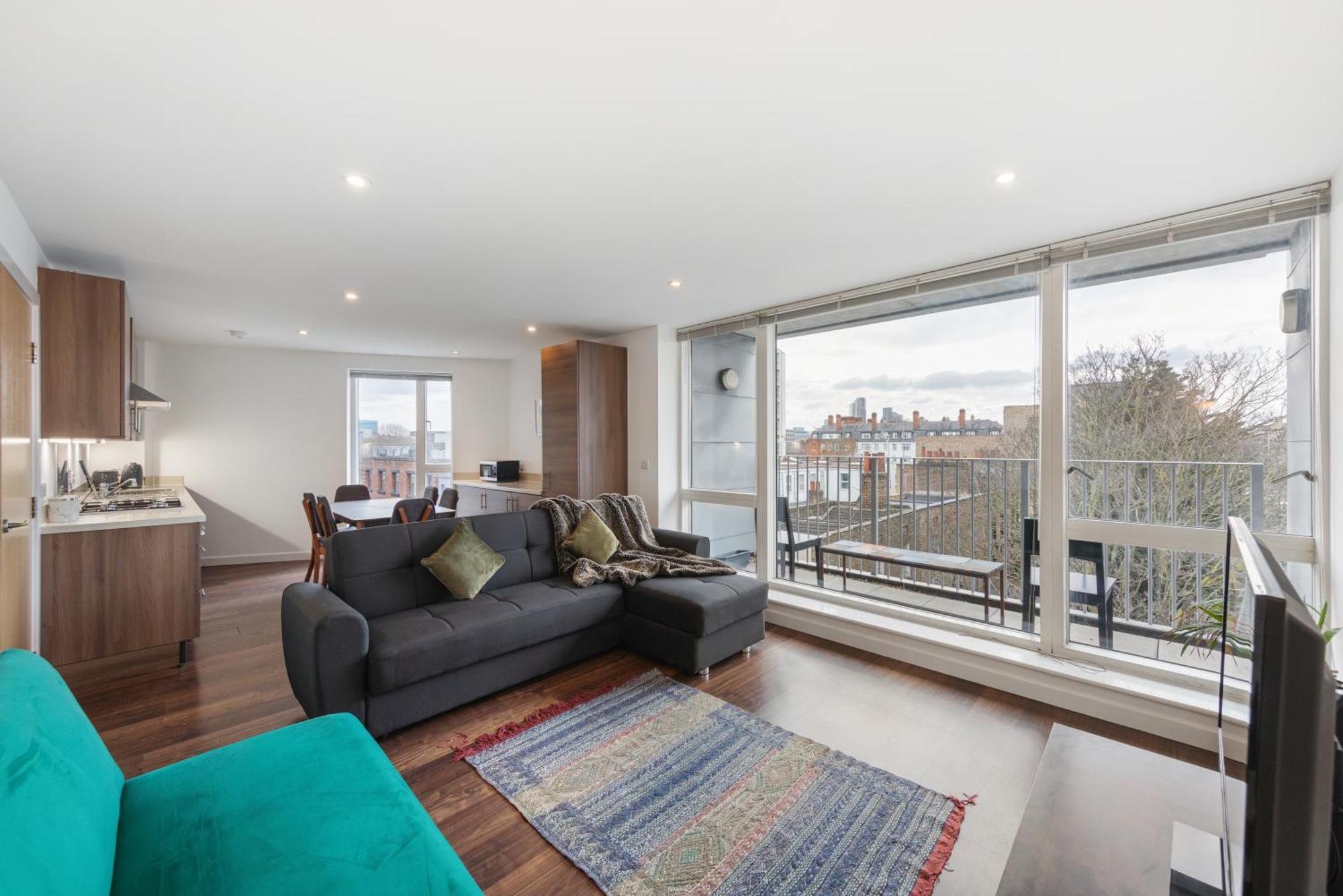 Modern & Spacious 3 Bed With Free Parking & Lift In Shoreditch, Next To Station Apartment *