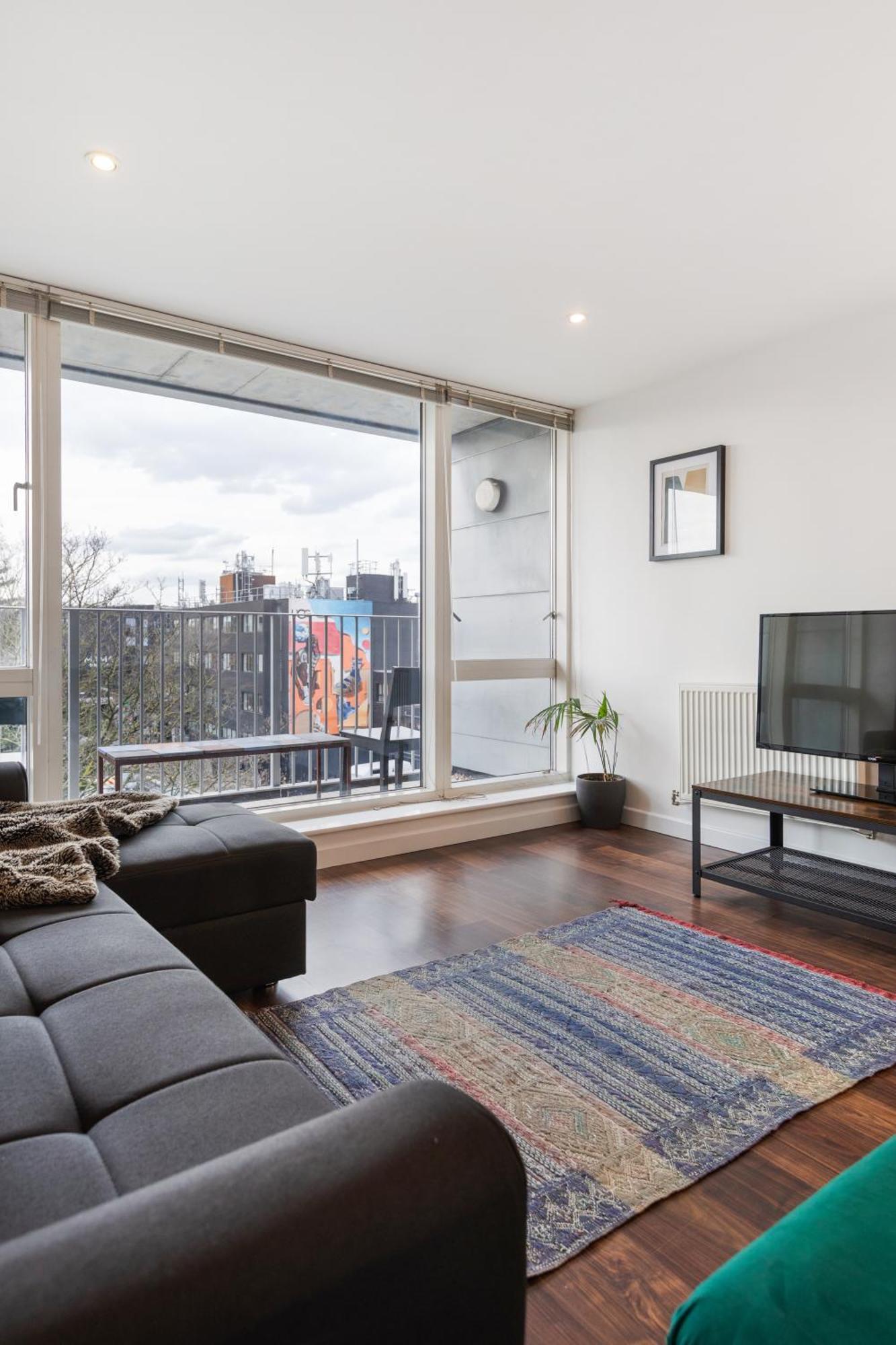 Modern & Spacious 3 Bed With Free Parking & Lift In Shoreditch, Next To Station * London