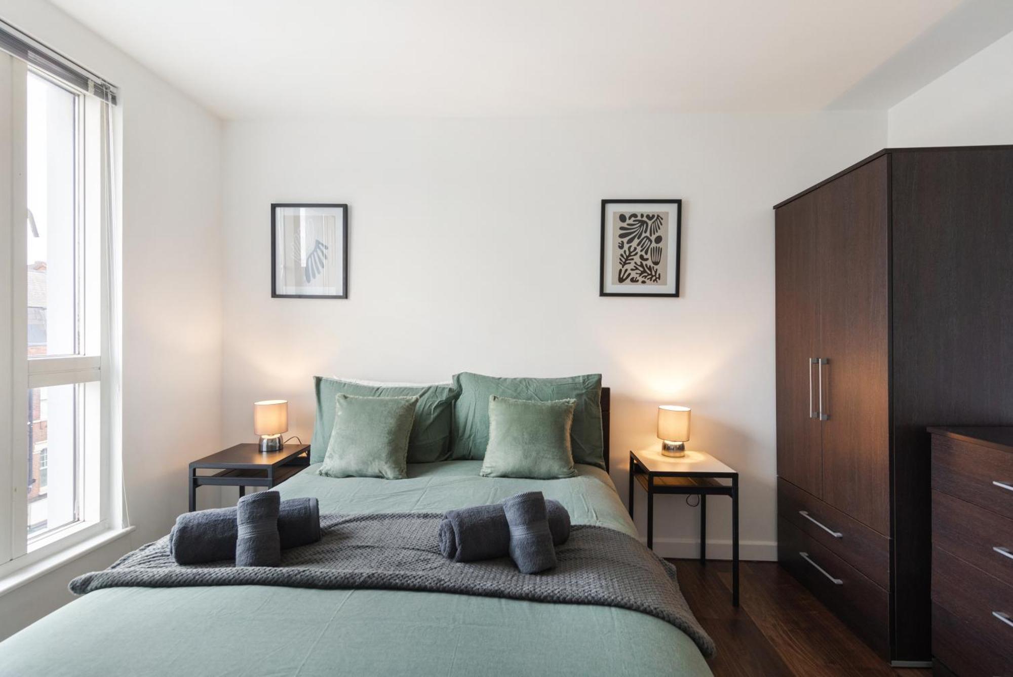 Modern & Spacious 3 Bed With Free Parking & Lift In Shoreditch, Next To Station