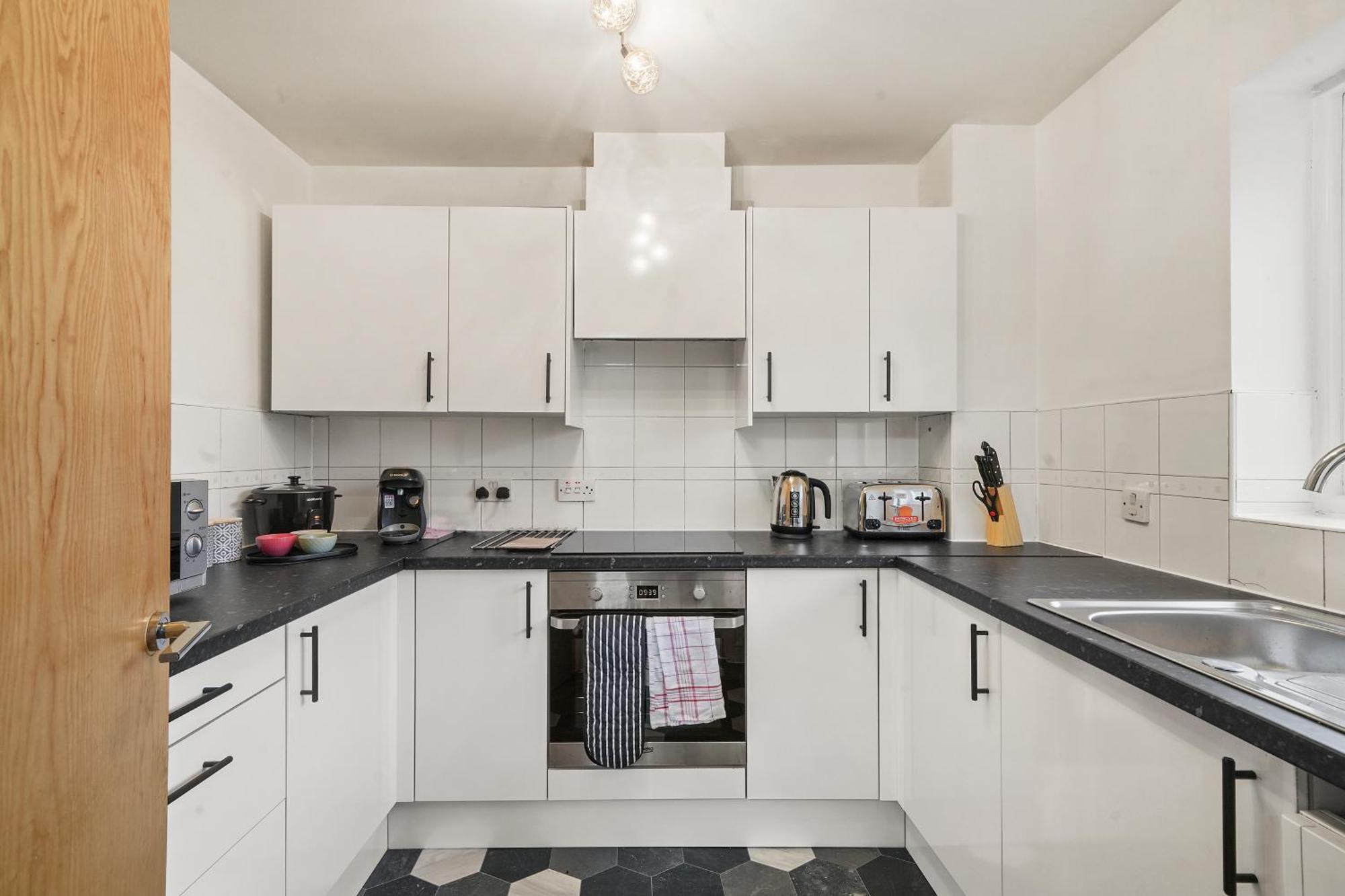 Family-friendly 2-bed, 2-bath Xmas - Book Now! * London