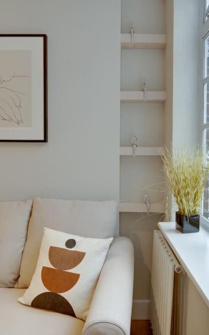 Glamorous Art Deco Flat In Chelsea Apartment *