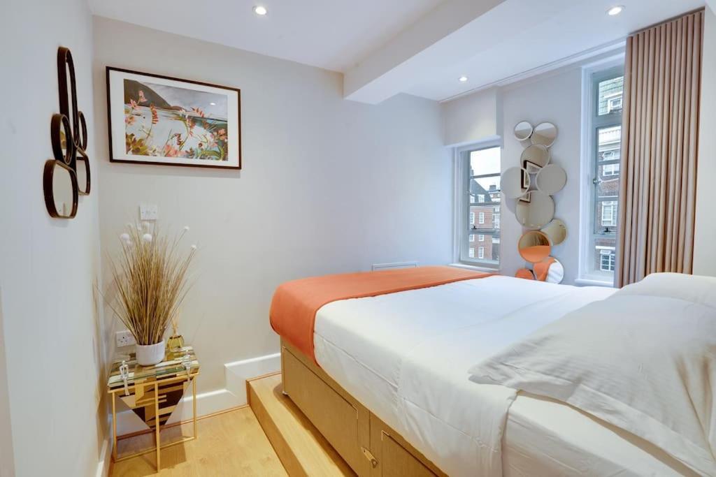 Glamorous Art Deco Flat In Chelsea London