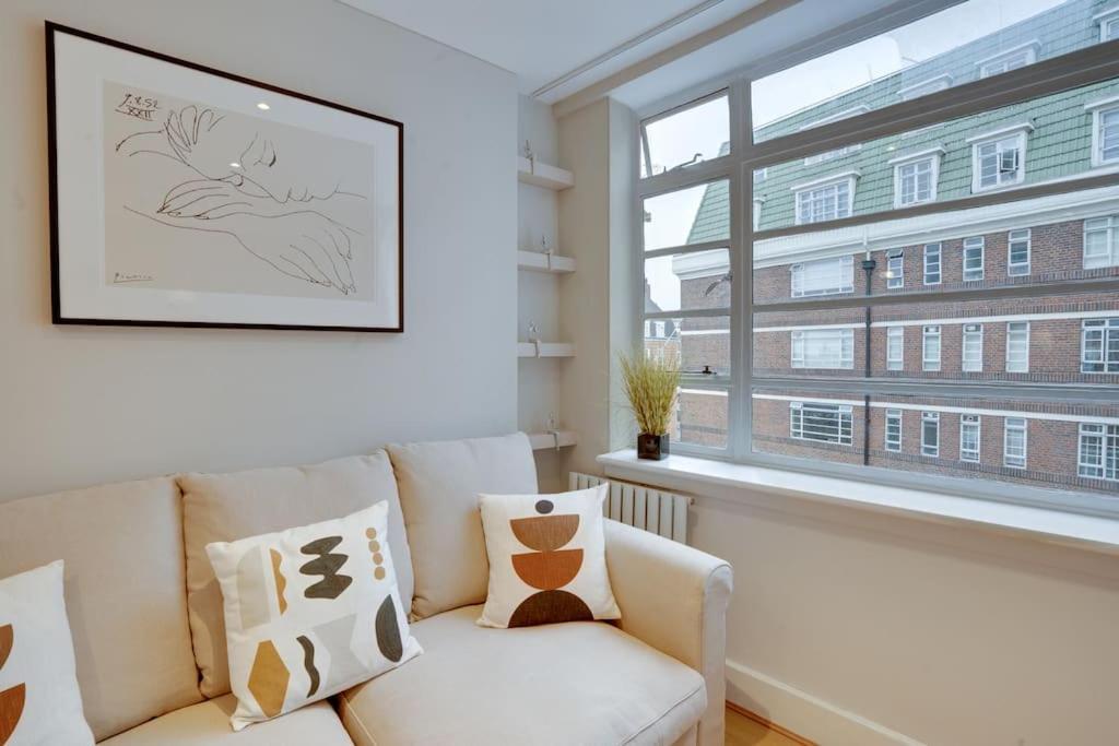 Glamorous Art Deco Flat In Chelsea Apartment London