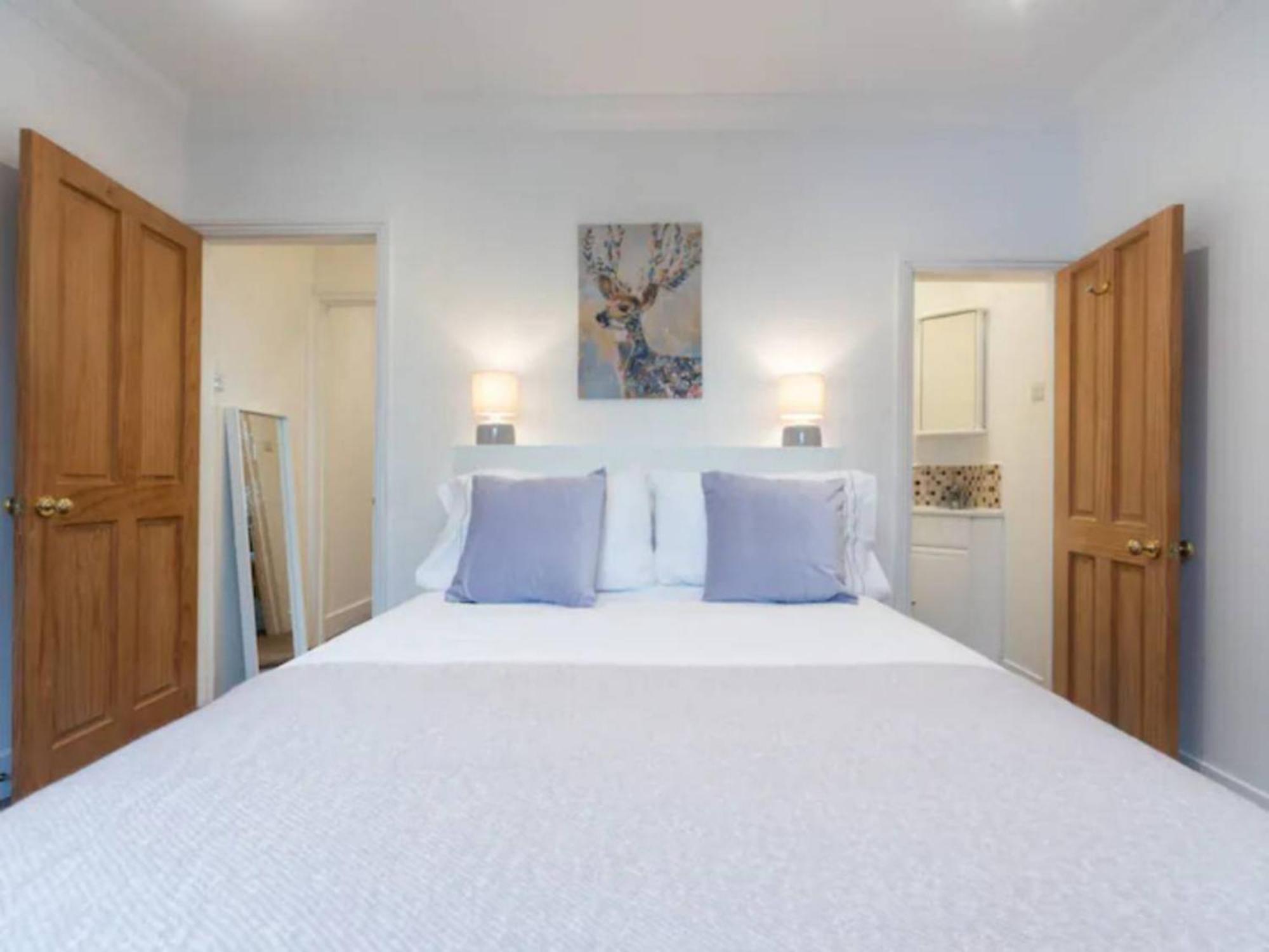 Casa de férias Charming Period Near Surbiton With Garden *
