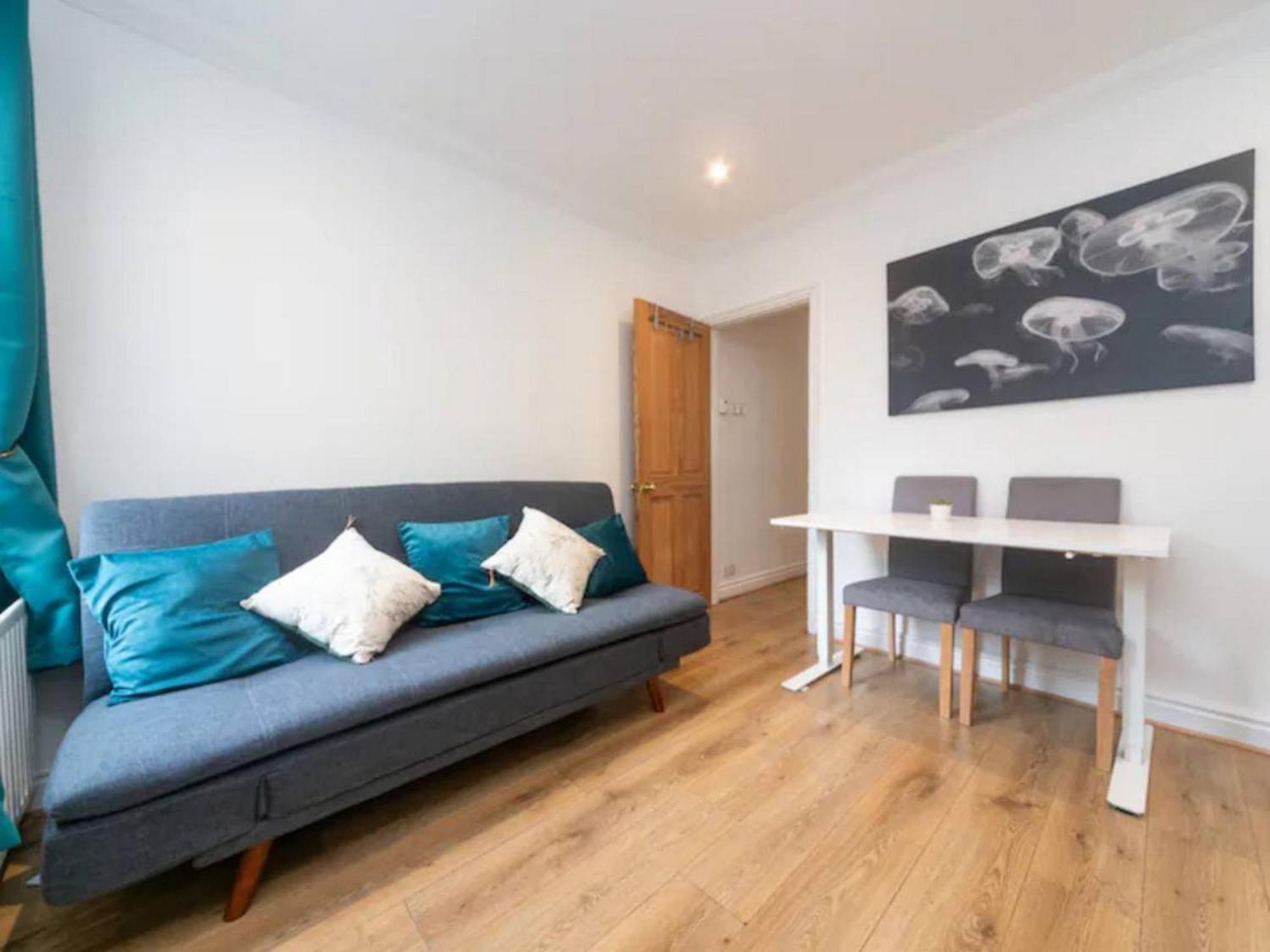 Casa de férias Charming Period Near Surbiton With Garden *