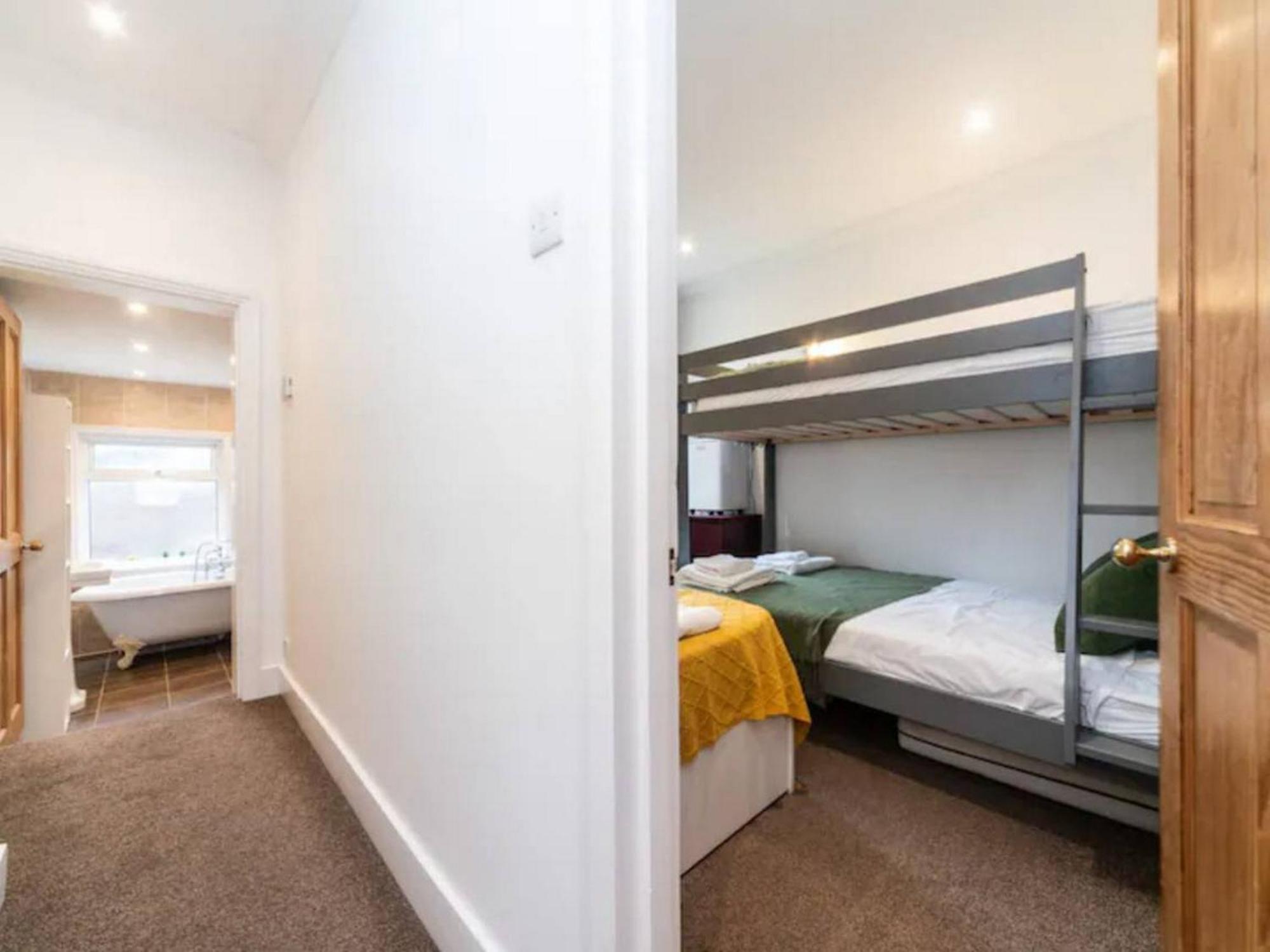 Charming Period Near Surbiton With Garden Casa de férias Londres