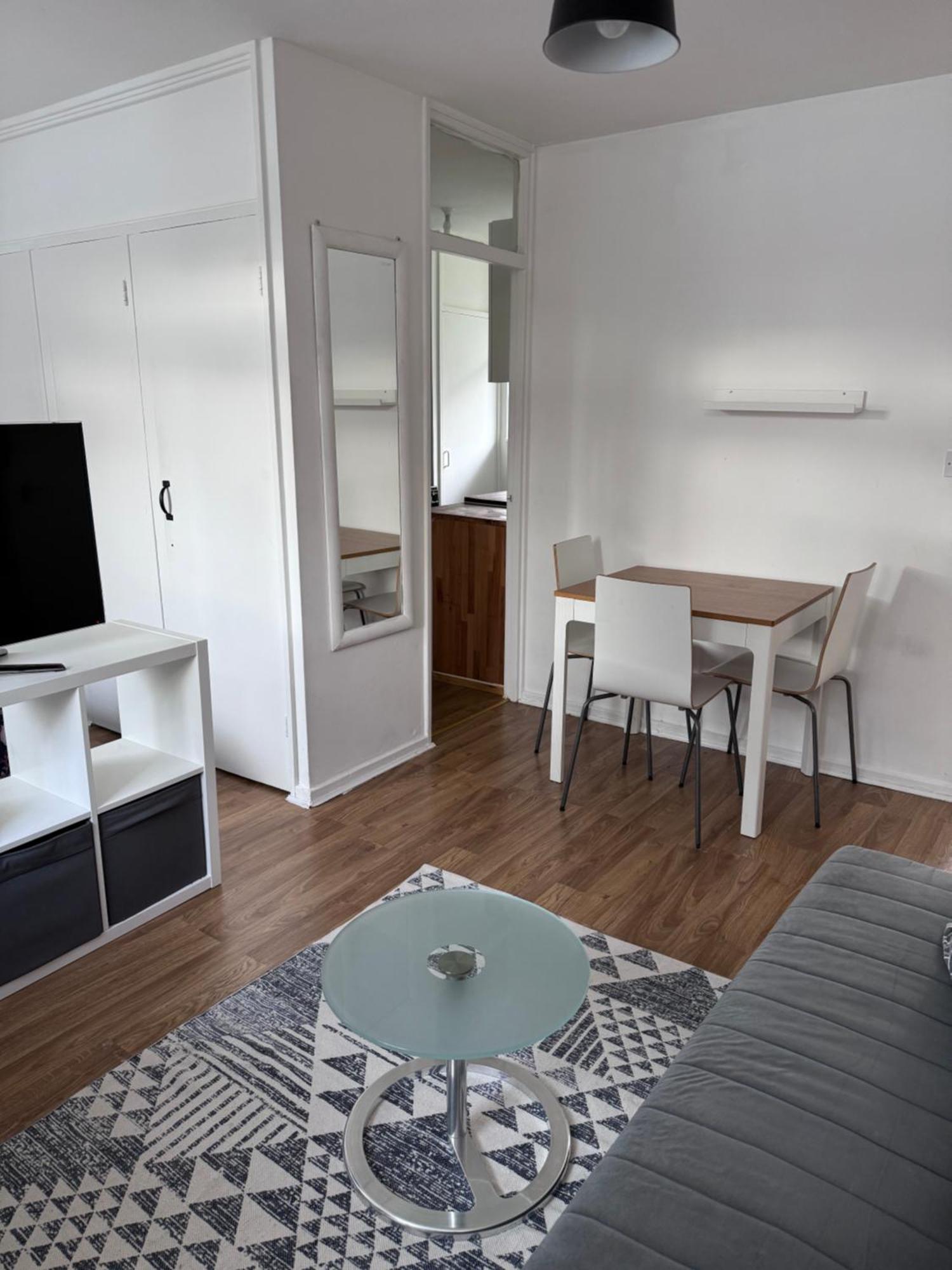 Colourful & Comfy Flat *