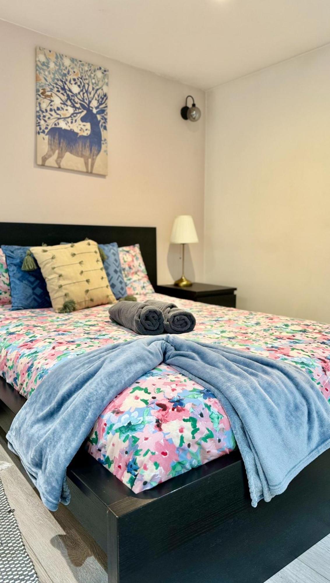 Acton High Street Apartment London