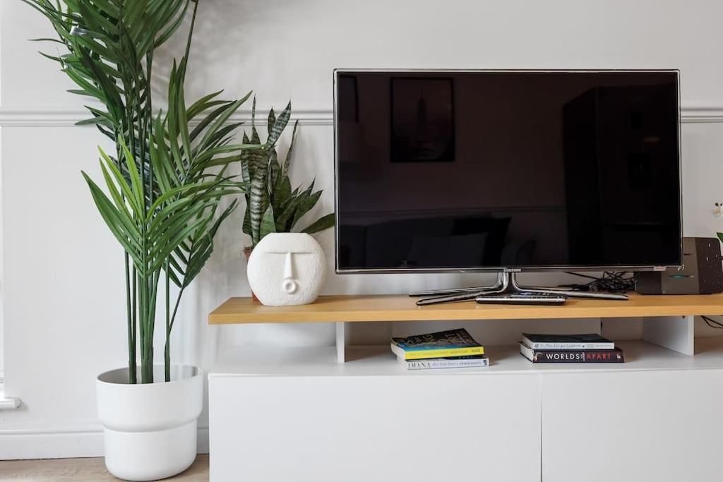 Apartamento 3-bedroom Short Term & Flexible Renting Limehouse With Free Wifi & Free Parking