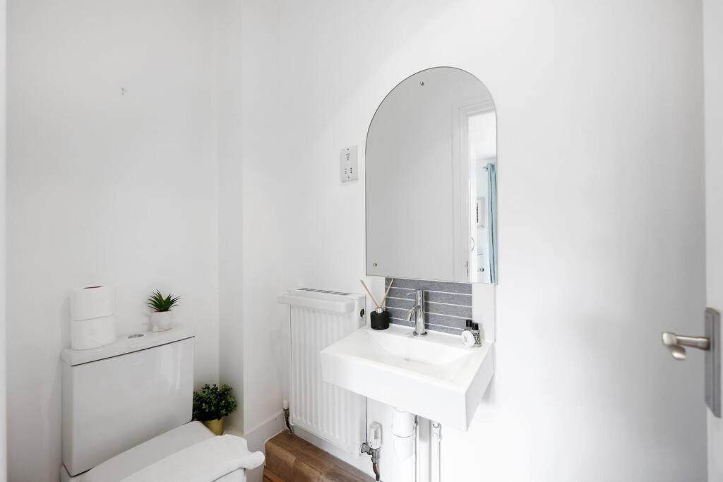 3-bedroom Short Term & Flexible Renting Limehouse With Free Wifi & Free Parking Apartamento Londres