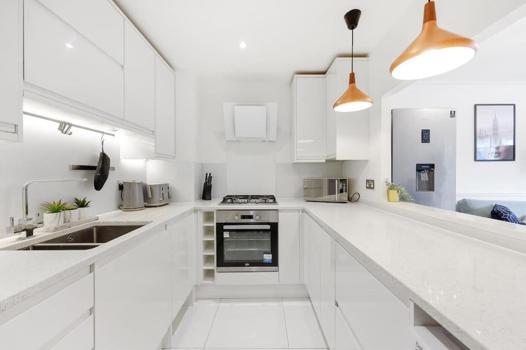 Apartamento 3-bedroom Short Term & Flexible Renting Limehouse With Free Wifi & Free Parking Londres