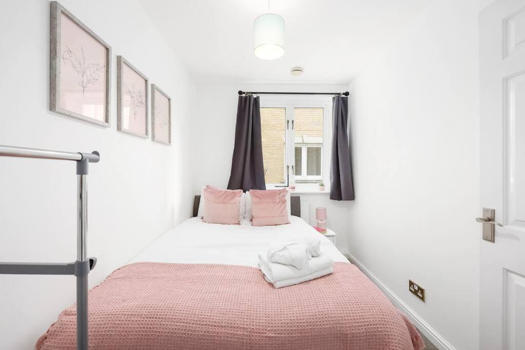 3-bedroom Short Term & Flexible Renting Limehouse With Free Wifi & Free Parking Apartamento Londres
