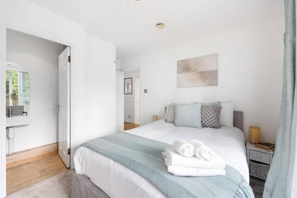 Apartamento 3-bedroom Short Term & Flexible Renting Limehouse With Free Wifi & Free Parking Londres