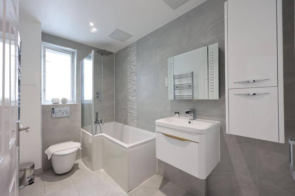 3-bedroom Short Term & Flexible Renting Limehouse With Free Wifi & Free Parking Apartamento *