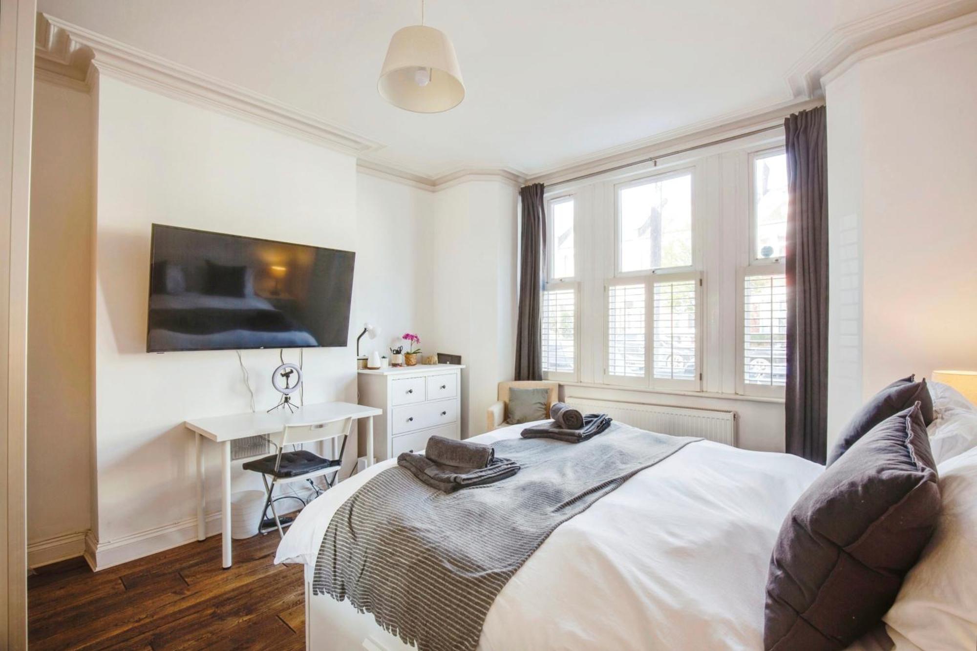 Lovely 2 Bedroom Ground Floor Flat With Garden. Apartamento Londres