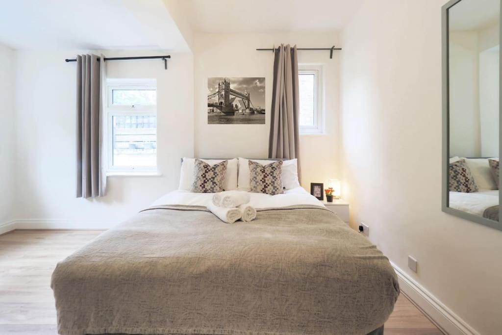 2 Bed Flat In Heart Of Kilburn With Full Kitchen Apartment London