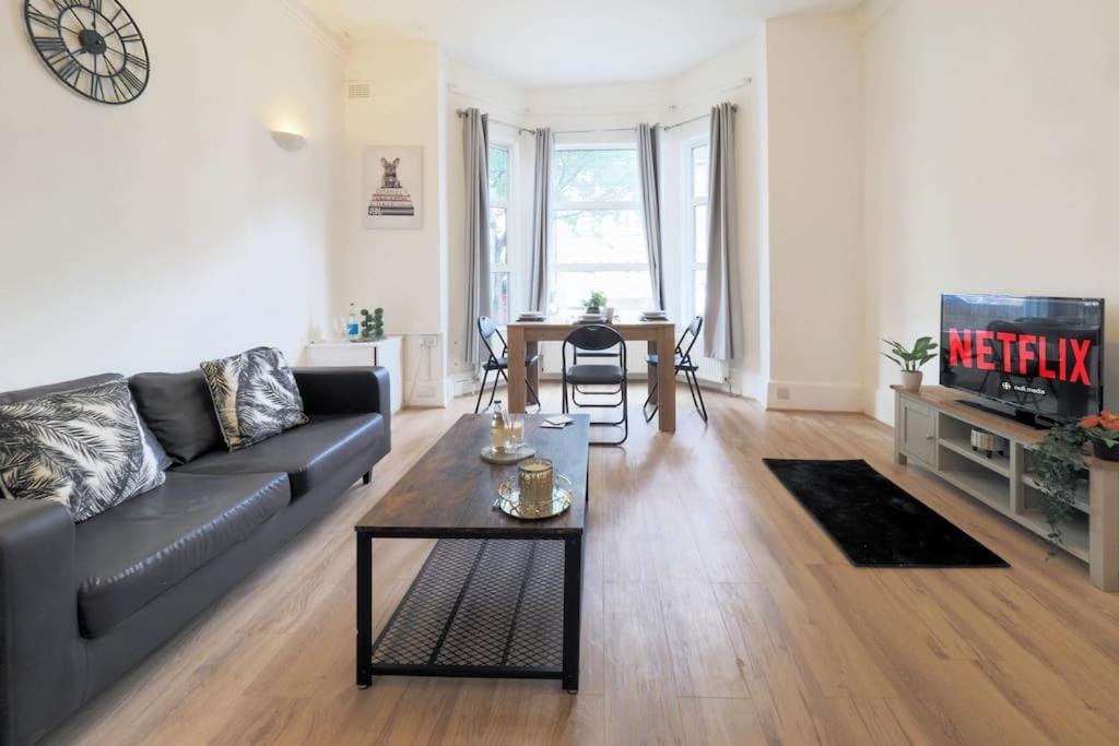 2 Bed Flat In Heart Of Kilburn With Full Kitchen Apartment *
