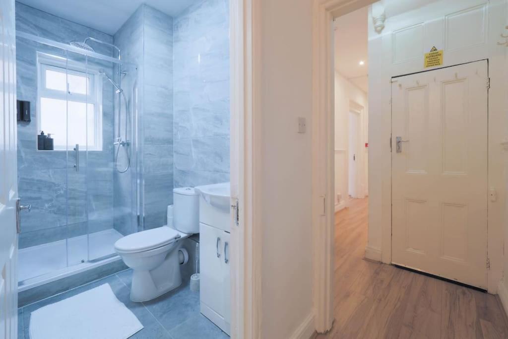 2 Bed Flat In Heart Of Kilburn With Full Kitchen Apartment London