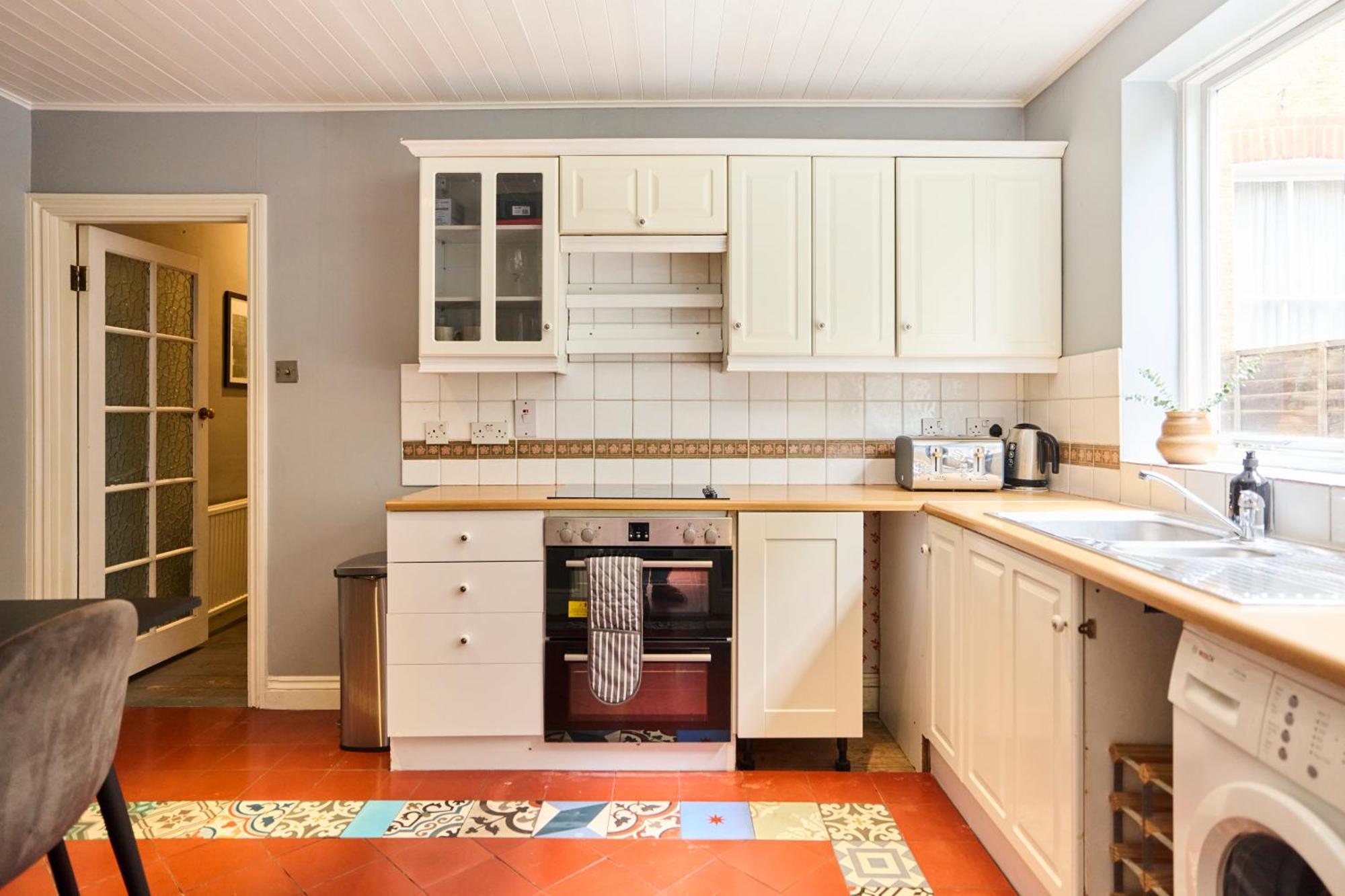 The South Park Wonder - Fascinating 2bdr Flat With Garden Apartment