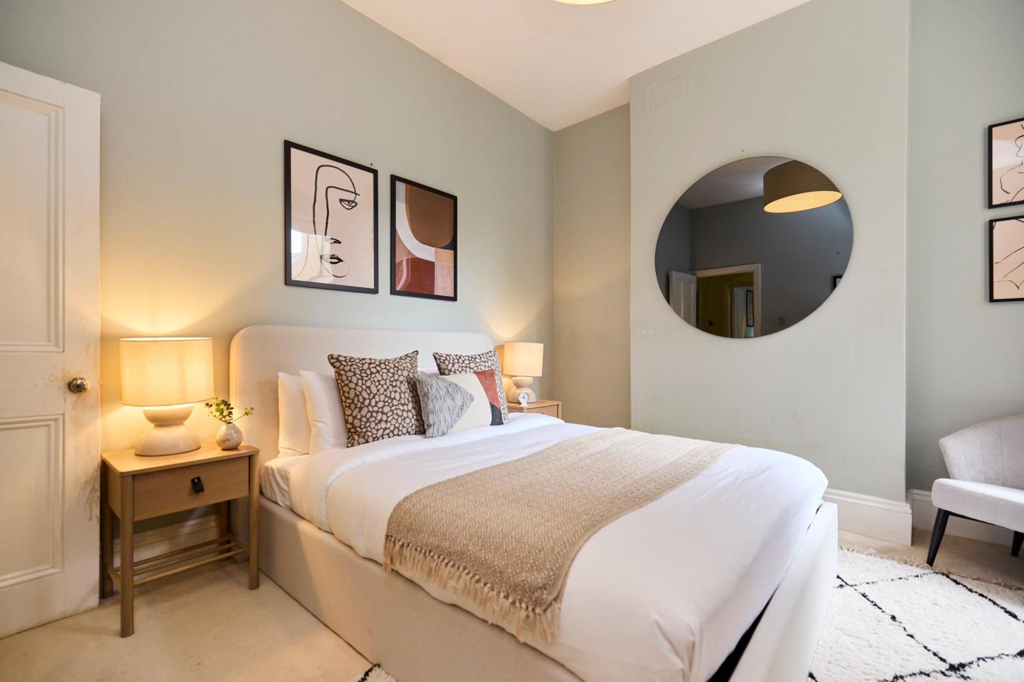 The South Park Wonder - Fascinating 2bdr Flat With Garden Apartment *