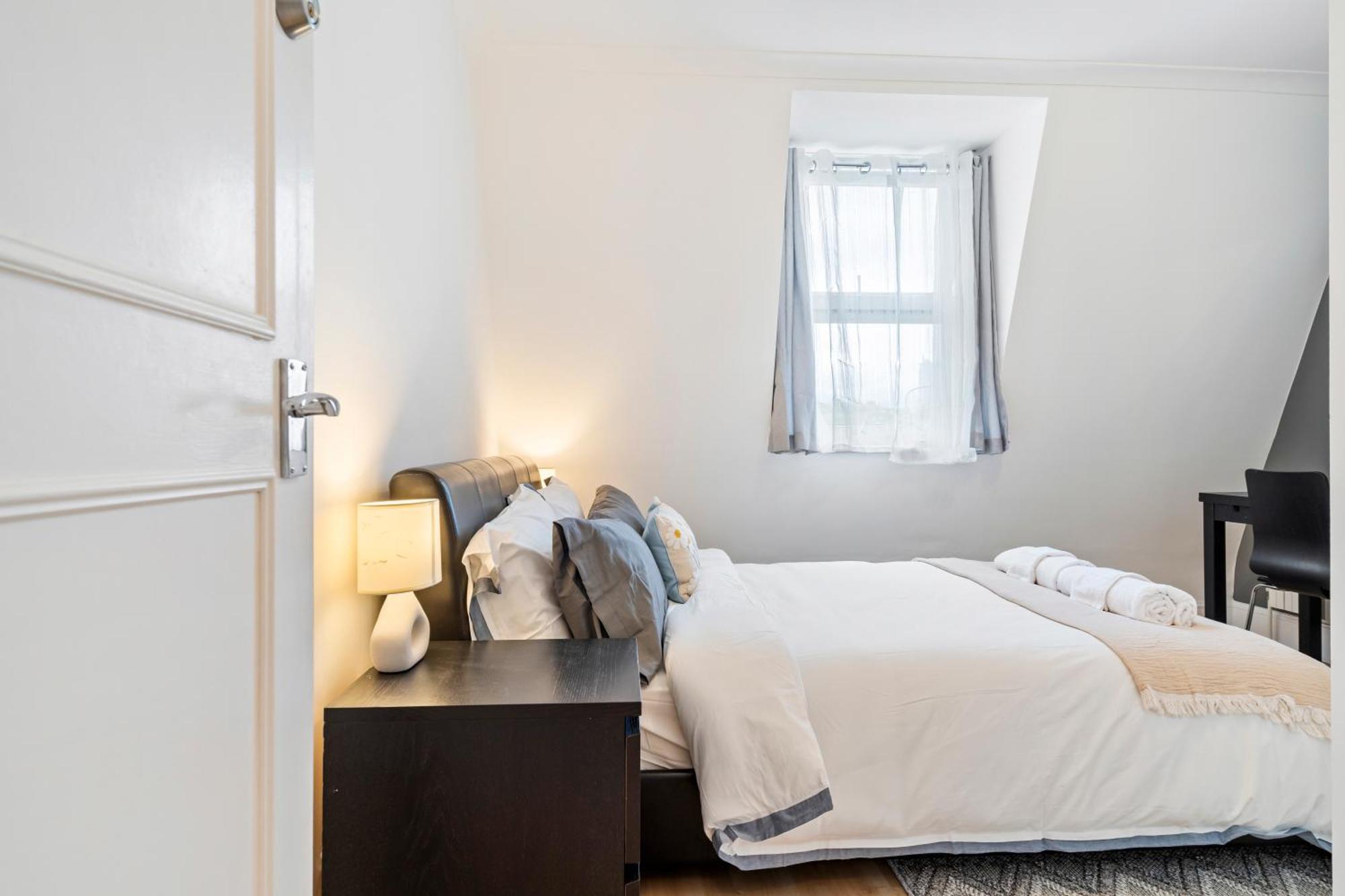 Charming With 2 Bedrooms London