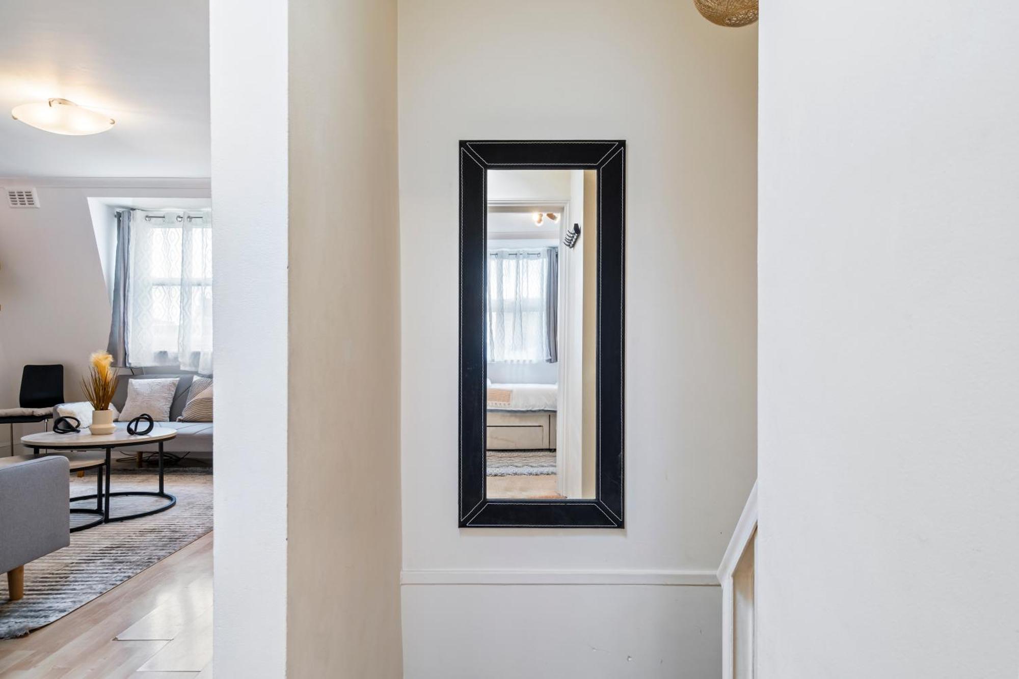 Charming With 2 Bedrooms Apartment