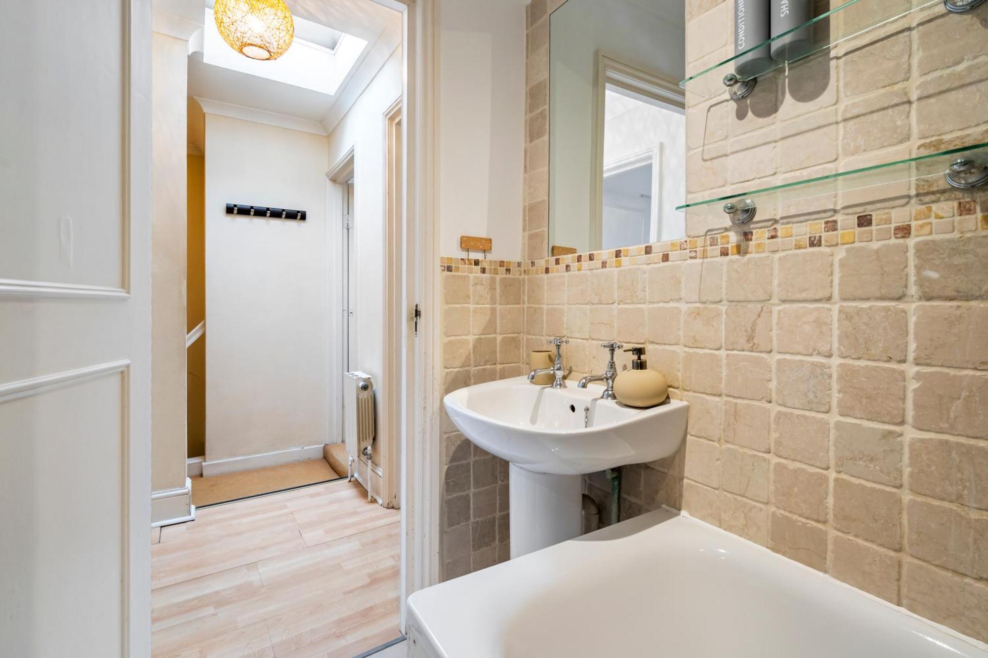 Charming With 2 Bedrooms Apartment
