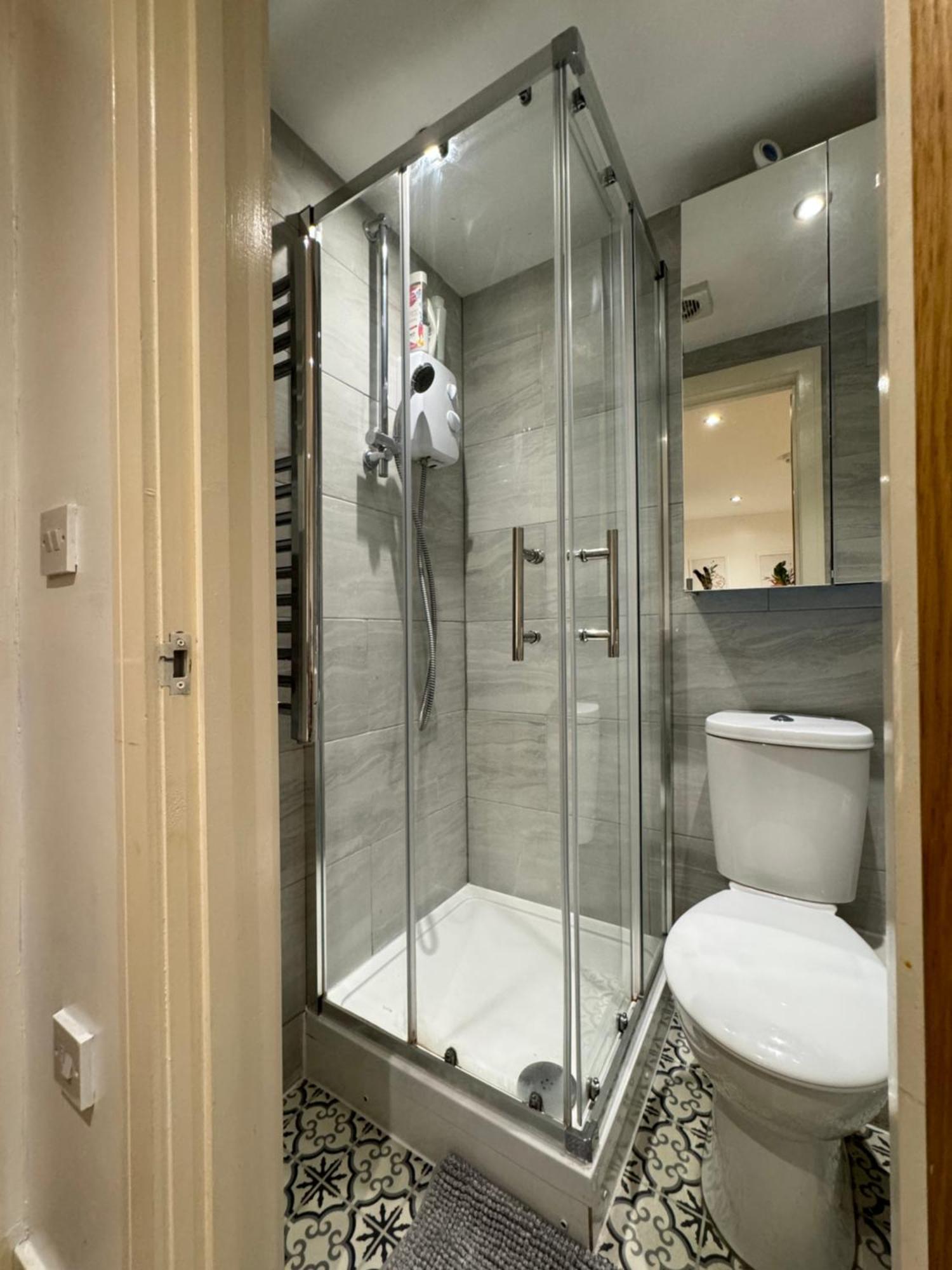 Casa de hóspedes Cozy En-suite Near Stratford *