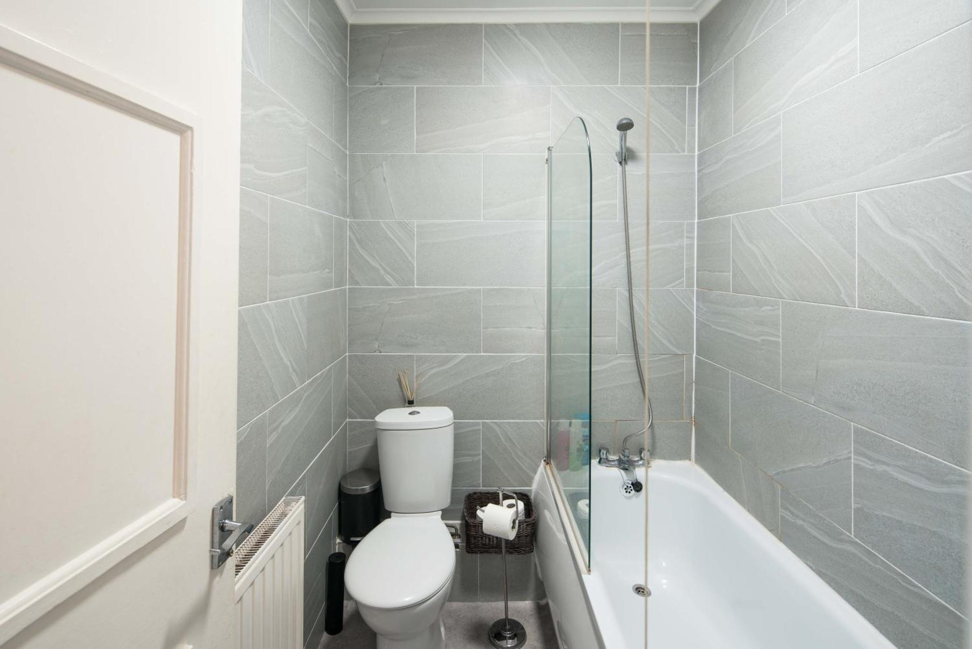 Guest house Private Double Shared Bathroom Near Centre