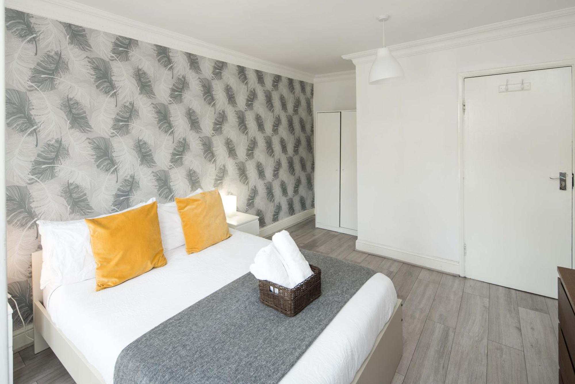 Private Double Shared Bathroom Near Centre Guest house *