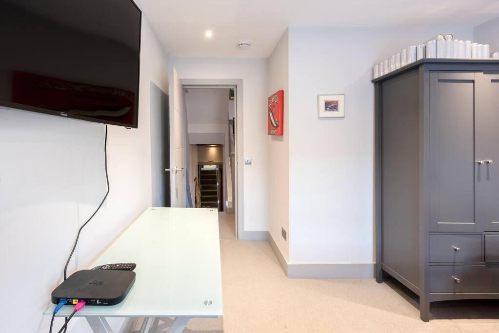 Apartment Luxurious & Modern 2 Bedroom Notting Hill Townhouse