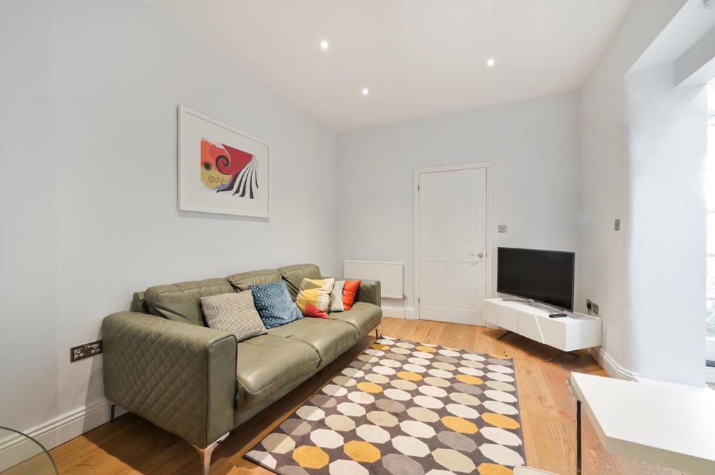 Cozy Hideaway In South Ken! Apartment *