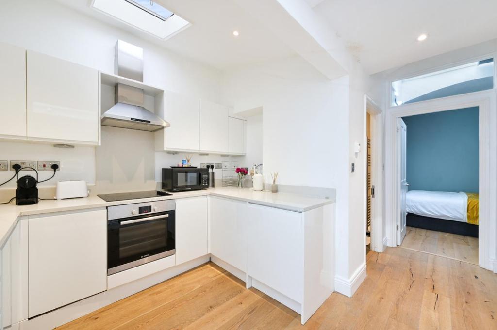 Apartment Cozy Hideaway In South Ken! London