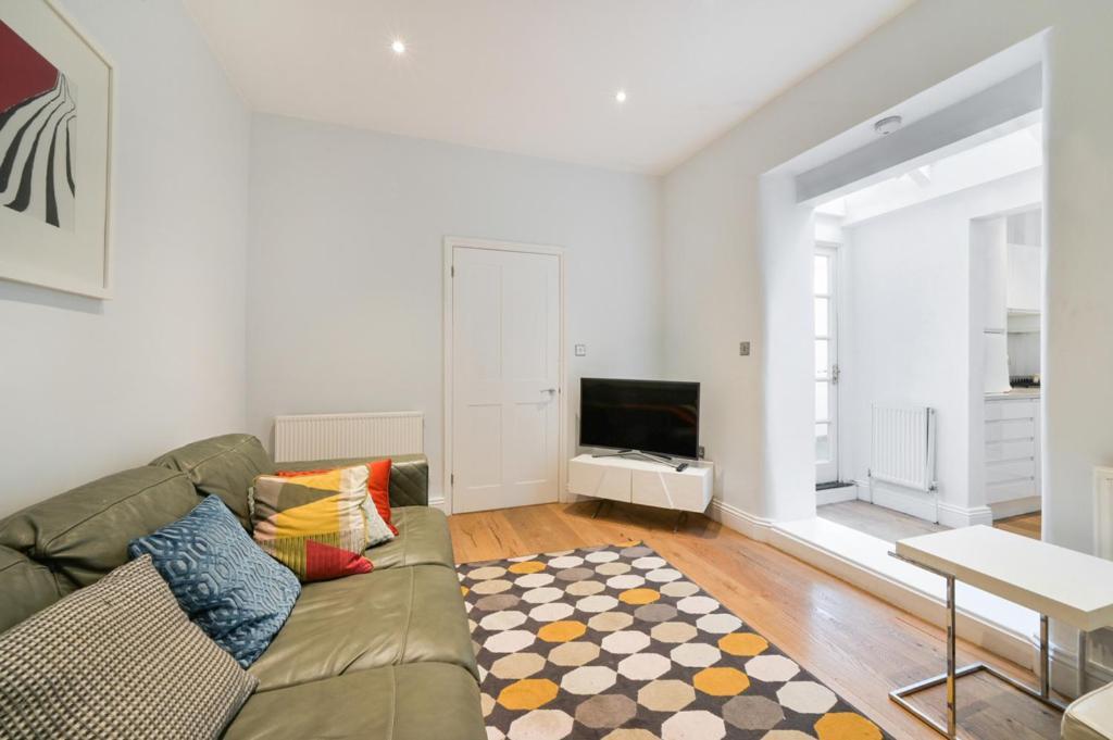 Apartment Cozy Hideaway In South Ken!