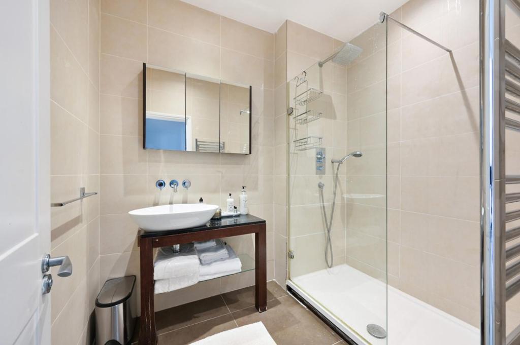 Cozy Hideaway In South Ken! *