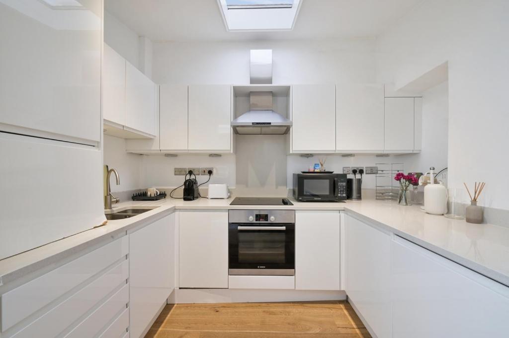 Cozy Hideaway In South Ken! London