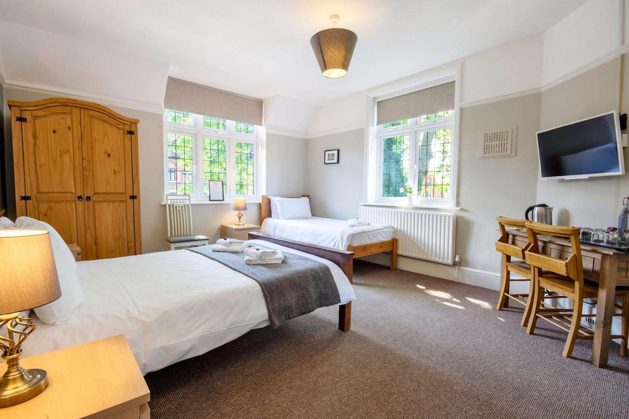 Inn The W7 London