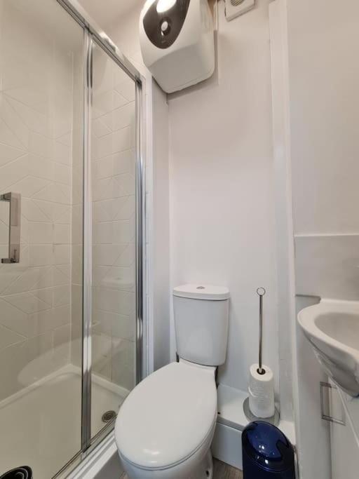 Stylish And Spacious 1 Bedroom Kensal Tube 1a * London