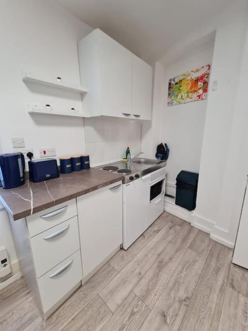 Stylish And Spacious 1 Bedroom Kensal Tube 1a