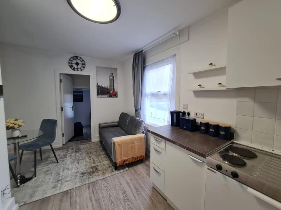 Stylish And Spacious 1 Bedroom Kensal Tube 1a Apartment *