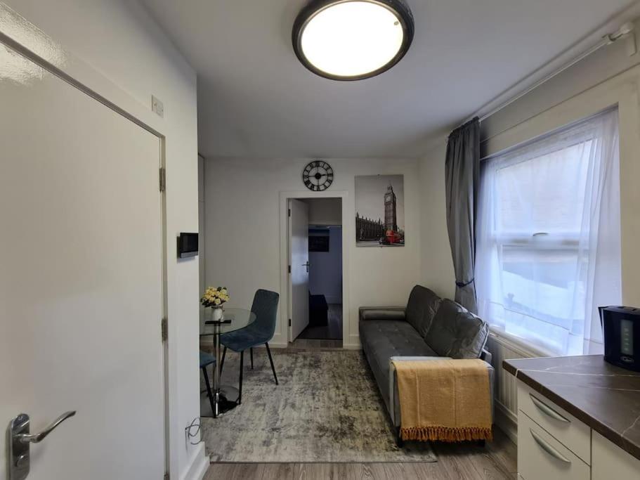 Stylish And Spacious 1 Bedroom Kensal Tube 1a *