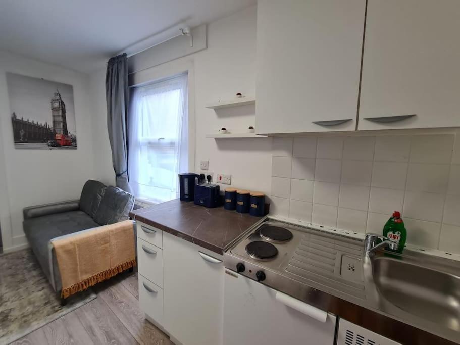 Stylish And Spacious 1 Bedroom Kensal Tube 1a * London